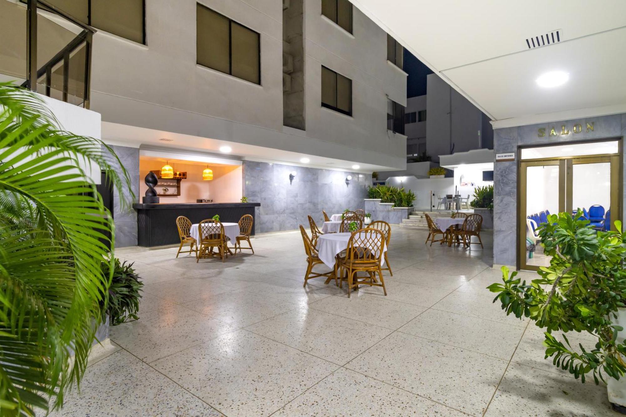 Hotel Axis Inn By Geh Suites ซันตามาร์ตา ภายนอก รูปภาพ