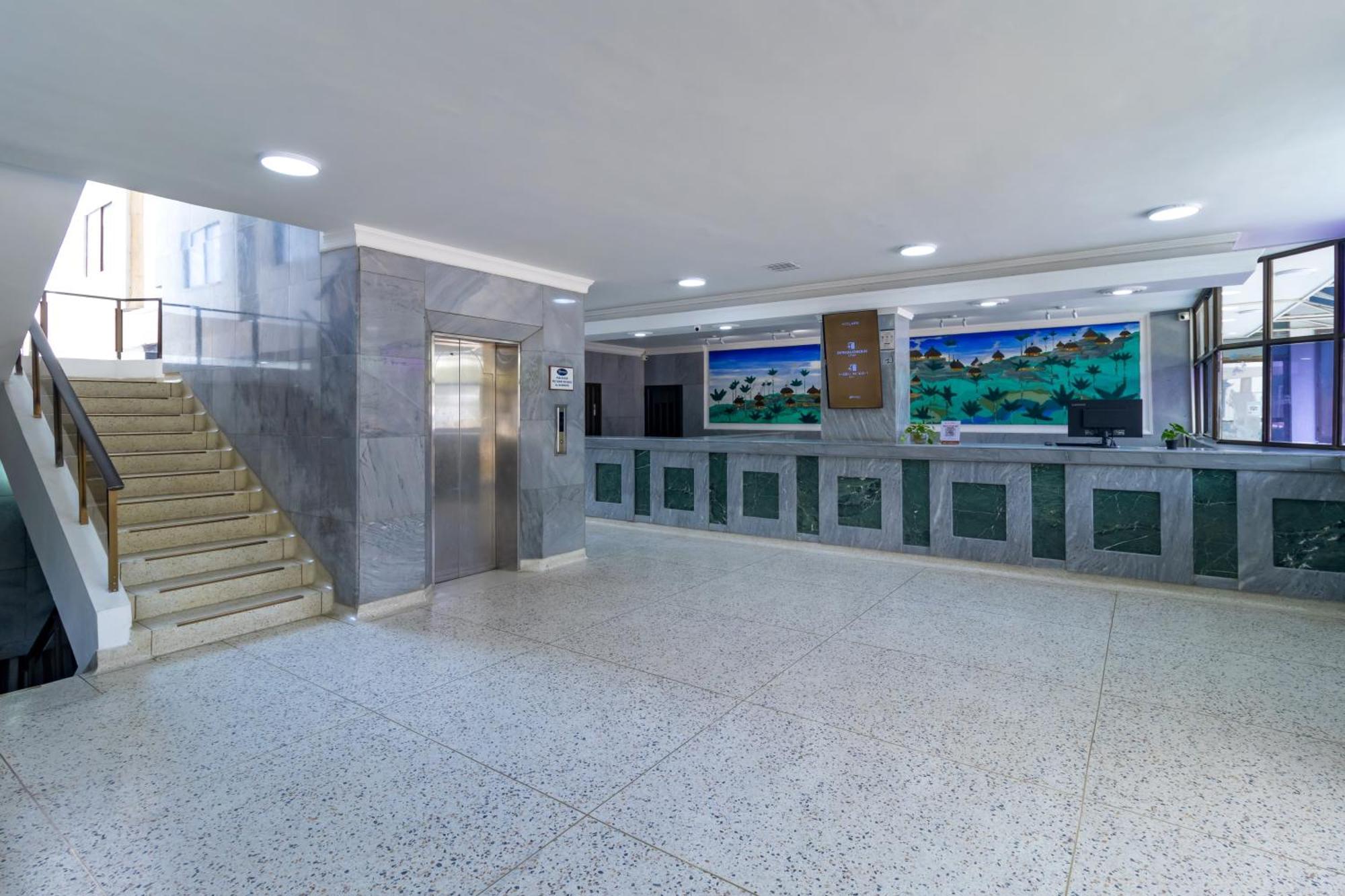 Hotel Axis Inn By Geh Suites ซันตามาร์ตา ภายนอก รูปภาพ