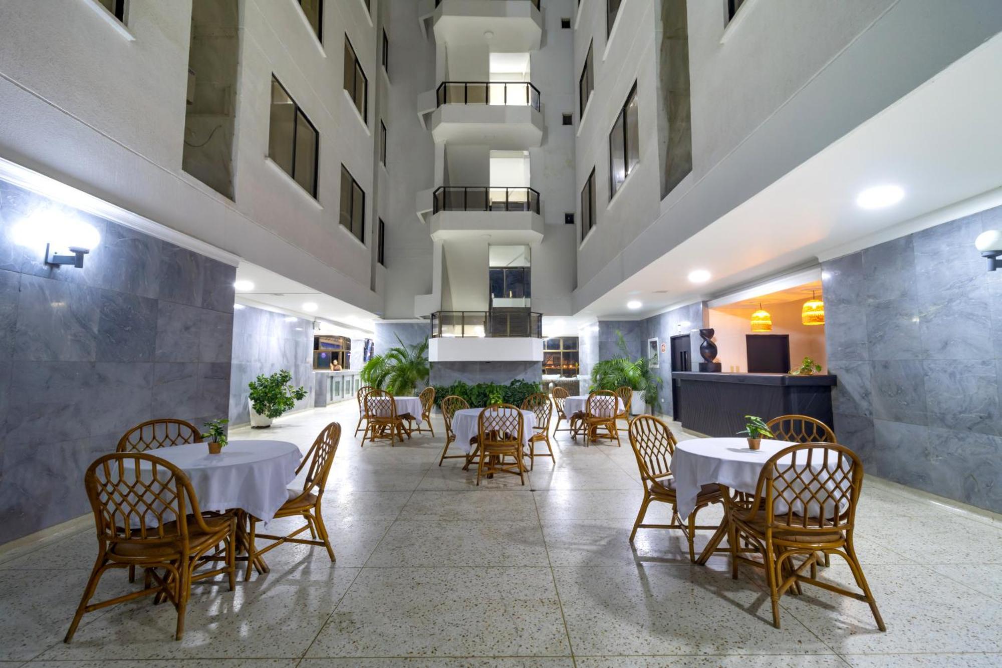Hotel Axis Inn By Geh Suites ซันตามาร์ตา ภายนอก รูปภาพ