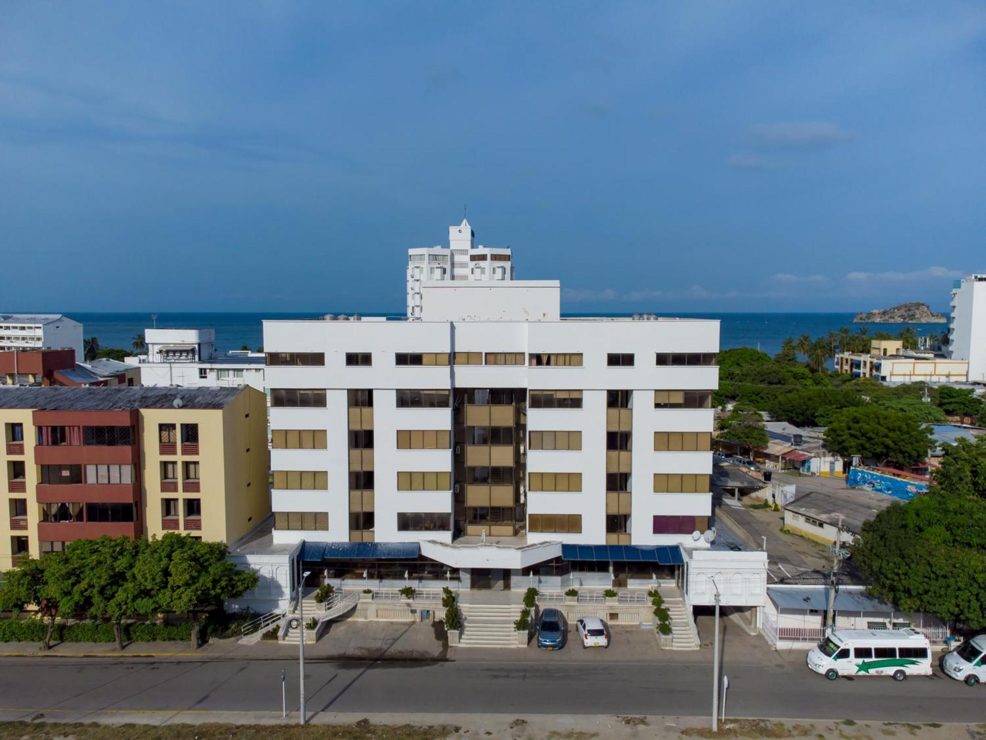 Hotel Axis Inn By Geh Suites ซันตามาร์ตา ภายนอก รูปภาพ